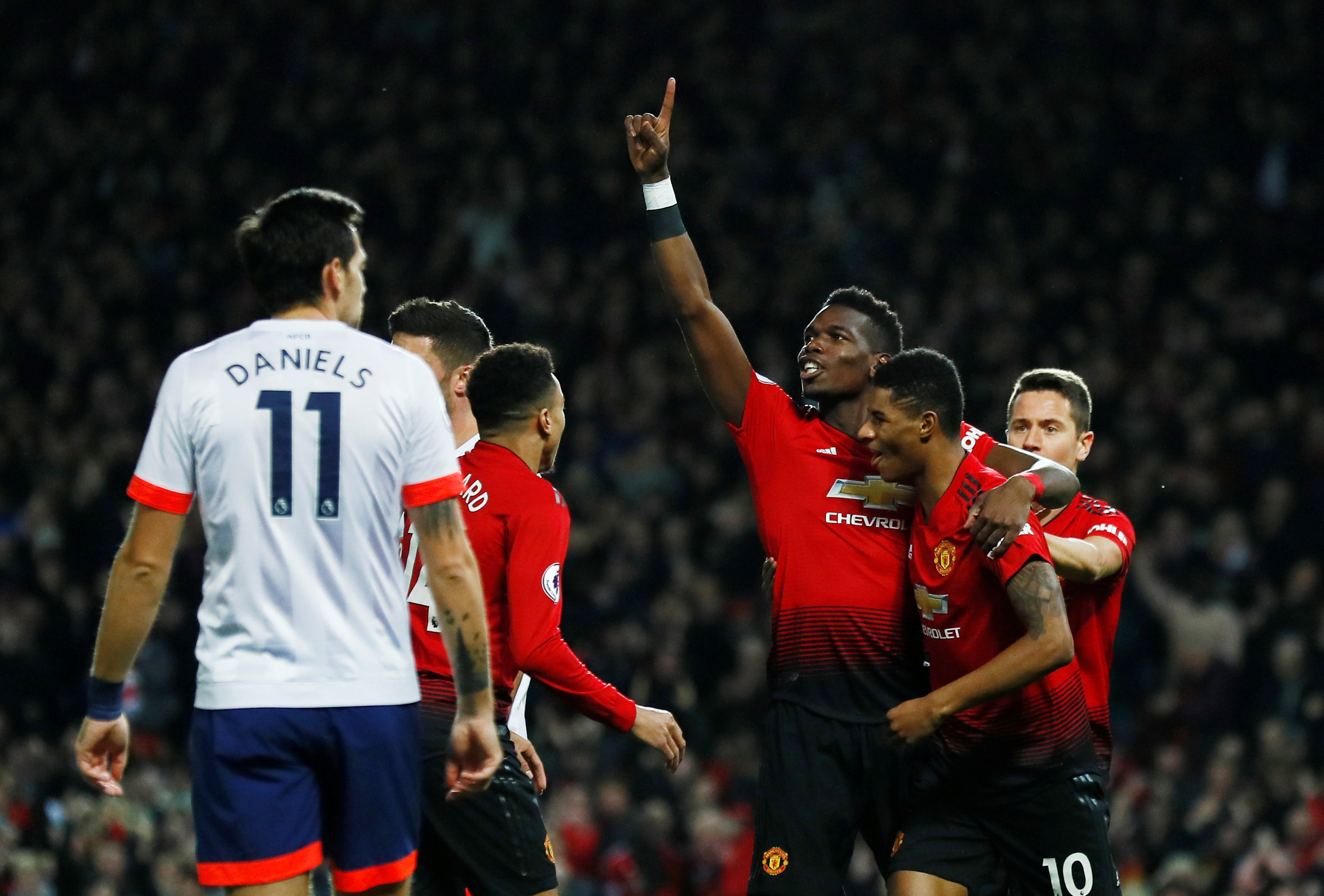 头角并进入 头角并进入